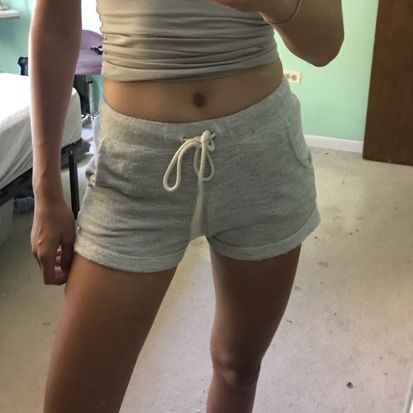 Gray shorts - Picture 3 of 4